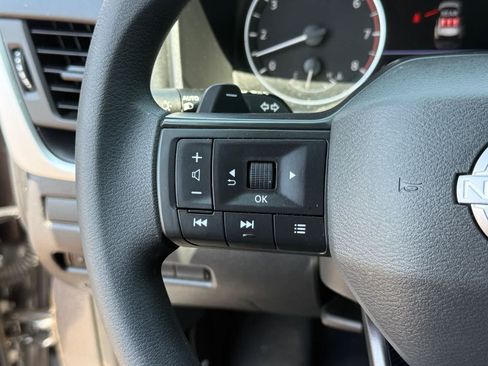 Used 2025 Nissan Rogue S AWD/4WD image 17