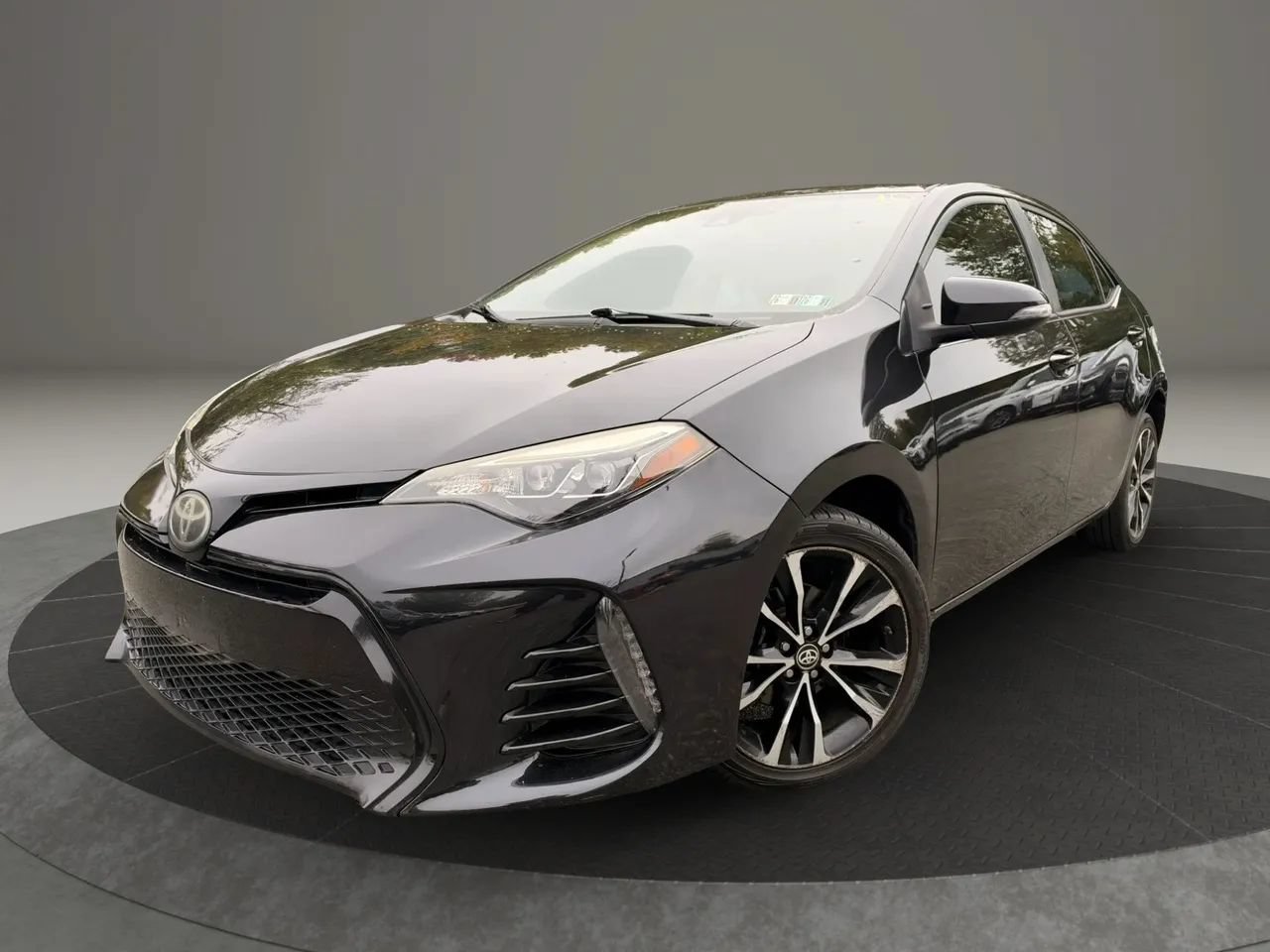 Used 2017 Toyota Corolla XSE FWD image 1