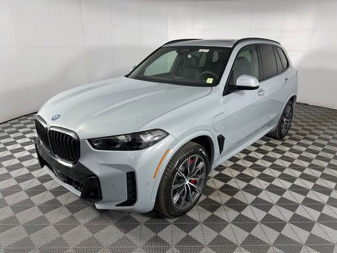 New 2026 BMW X5 xDrive50e w/ Executive Package image 3