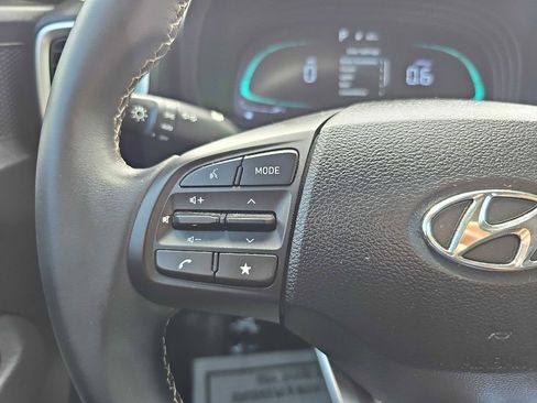 Used 2023 Hyundai Venue SEL image 23
