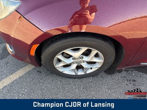 Used 2018 Chrysler Pacifica Touring-L Plus w/ Tire & Wheel Group image 2