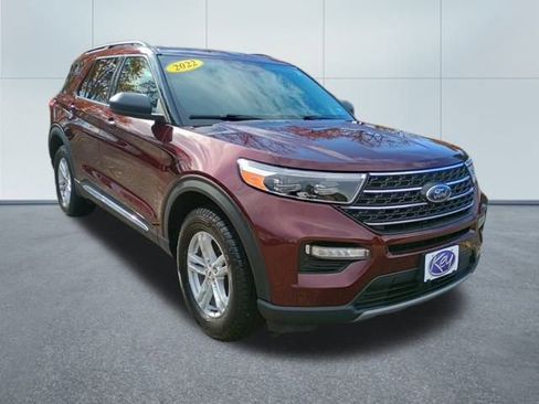 Used 2022 Ford Explorer XLT w/ Equipment Group 202A image 8
