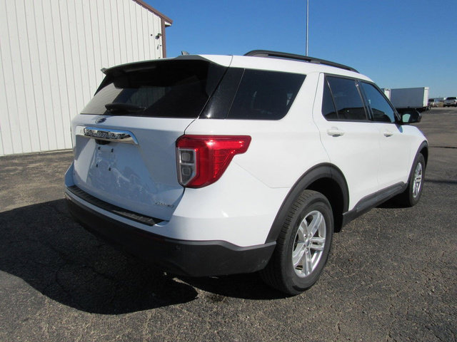 Used 2022 Ford Explorer XLT AWD/4WD image 2