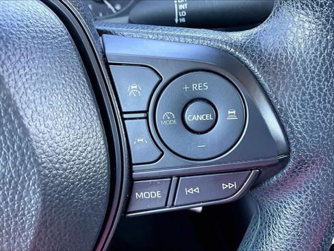 Used 2025 Toyota Corolla LE FWD image 21