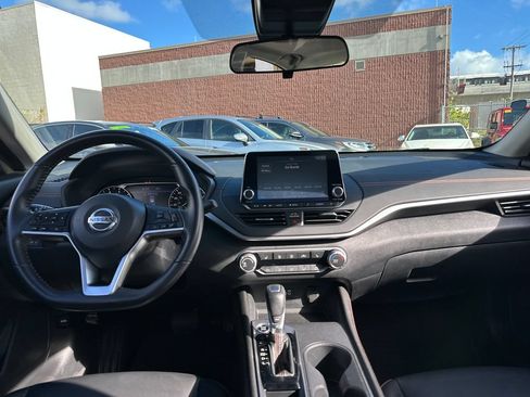 Used 2022 Nissan Altima 2.0 SR FWD image 14