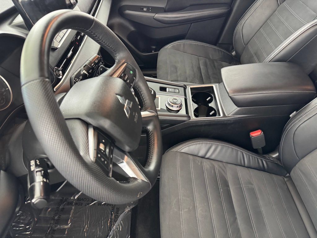 Used 2023 Mitsubishi Outlander SE AWD/4WD image 21