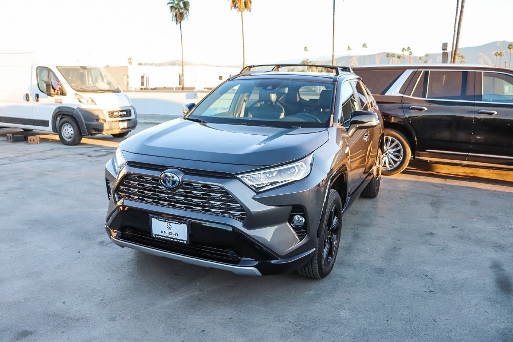 Used 2021 Toyota RAV4 XSE w/ XSE Grade Weather Package AWD/4WD image 4