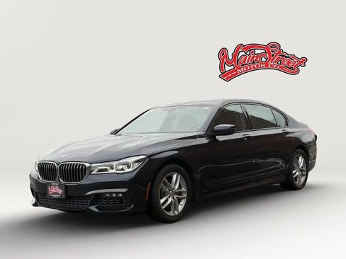 Used 2017 BMW 750i xDrive image 3