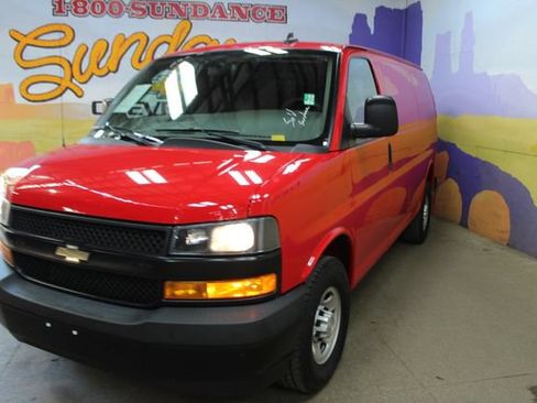 Used 2019 Chevrolet Express 2500 RWD image 4