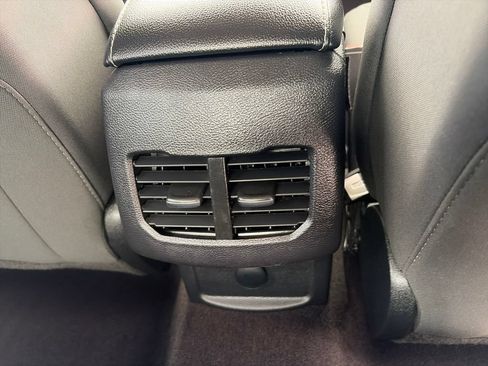 Used 2019 Ford Fusion SE FWD image 32