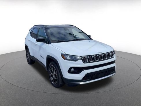 Used 2025 Jeep Compass Limited image 2