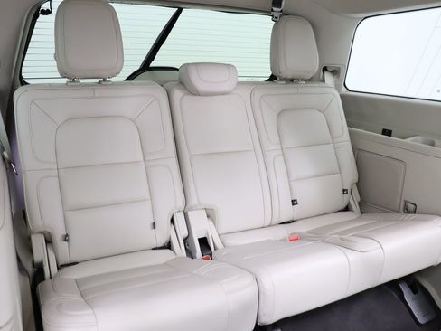Used 2019 Lincoln Navigator Reserve AWD/4WD image 40