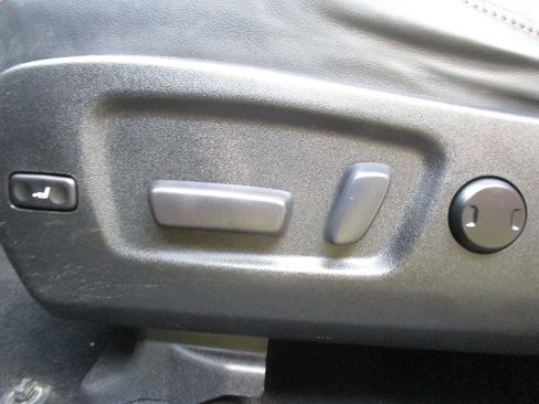 Used 2019 Toyota Highlander XLE image 37