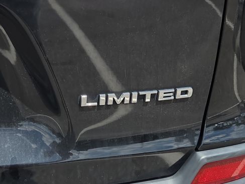 Used 2019 Jeep Cherokee Limited FWD image 5