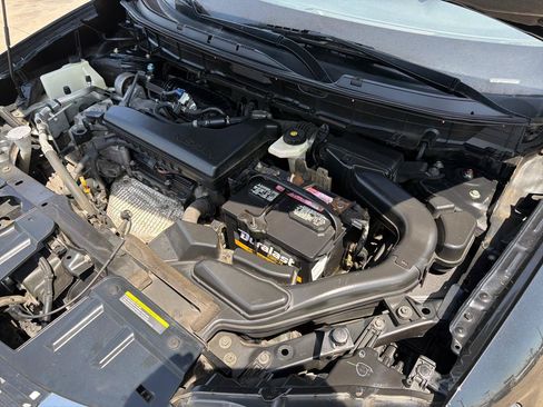 Used 2018 Nissan Rogue SV AWD/4WD image 36
