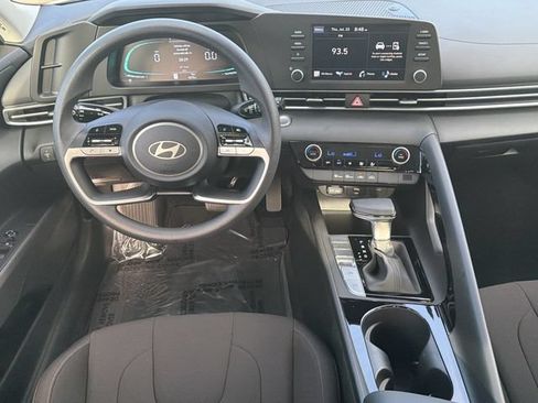 Certified 2026 Hyundai Elantra Hybrid FWD image 22