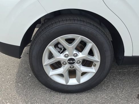 Certified 2025 Kia Soul LX w/ LX Technology Package FWD image 5