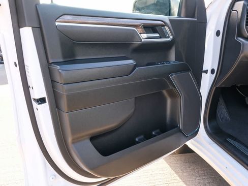 Used 2025 Chevrolet Silverado 1500 LT RWD image 23