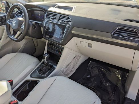 Certified 2023 Volkswagen Tiguan SE image 10
