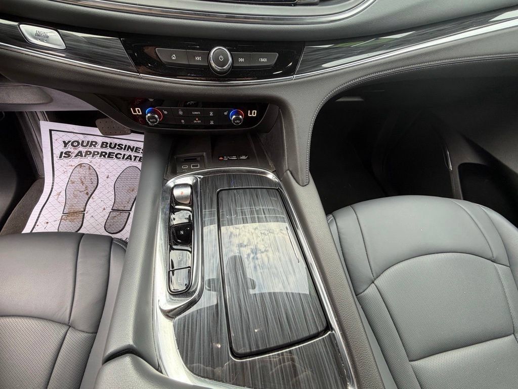 Used 2024 Buick Enclave Essence AWD/4WD image 27