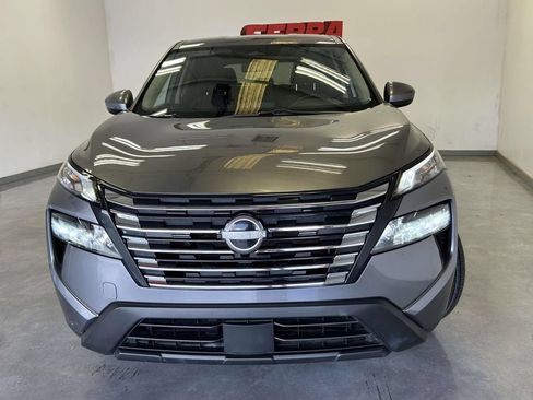 Used 2025 Nissan Rogue SV FWD image 8