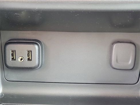 Used 2022 Chevrolet Colorado LT w/ LT Convenience Package image 31