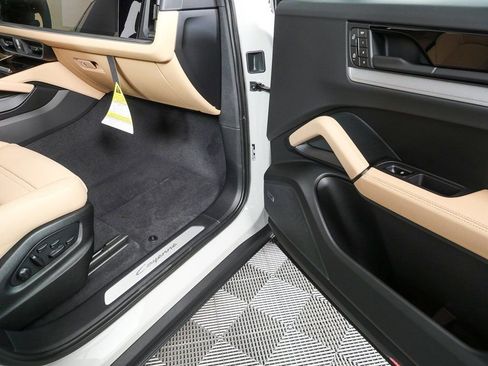 New 2026 Porsche Cayenne AWD image 27