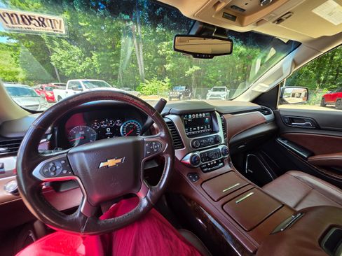 Used 2018 Chevrolet Suburban Premier AWD/4WD image 20