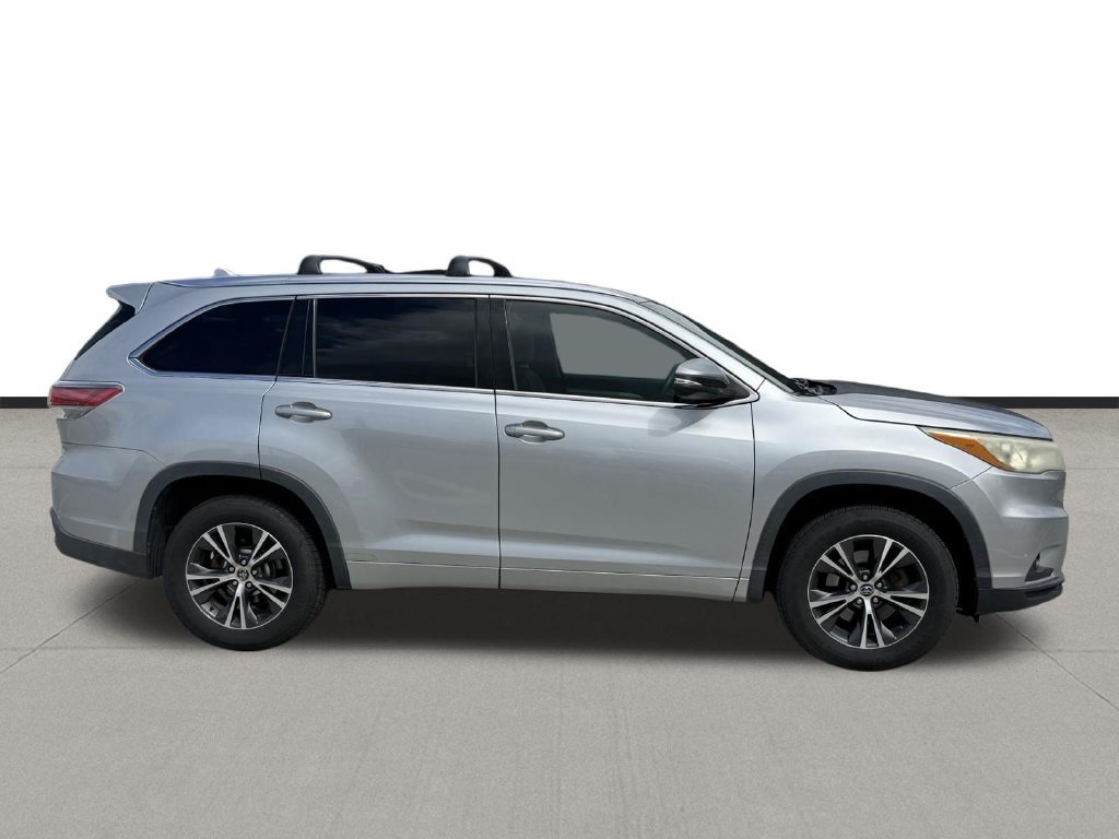 Used 2016 Toyota Highlander XLE FWD image 4