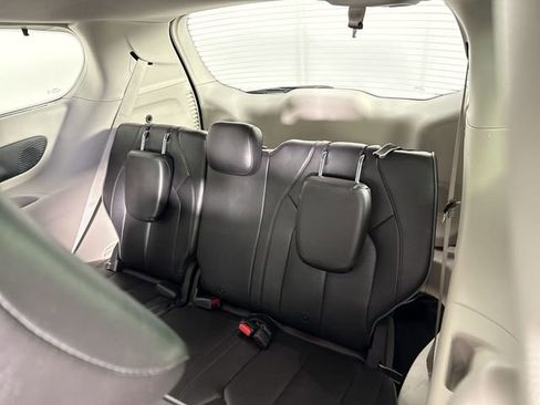 Used 2020 Chrysler Pacifica Limited w/ Advanced Safetytec Group FWD image 23