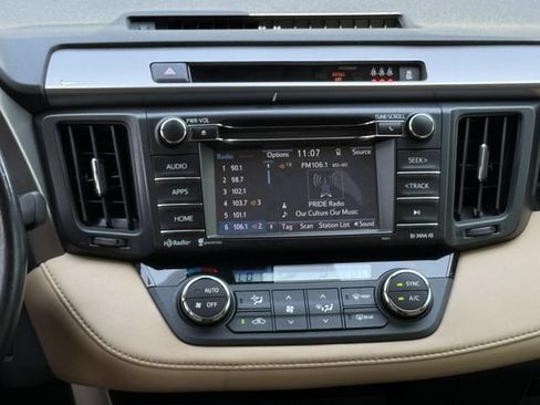 Used 2017 Toyota RAV4 XLE FWD image 17