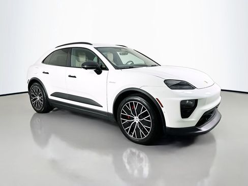 Used 2025 Porsche Macan 4S Electric image 7