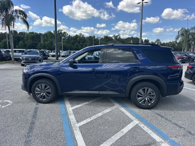 Used 2025 Nissan Pathfinder SV FWD image 9