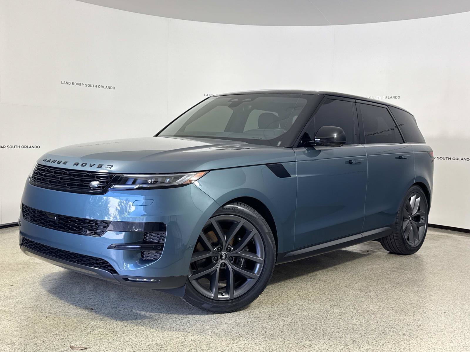 Used 2024 Land Rover Range Rover Sport SE AWD/4WD image 1