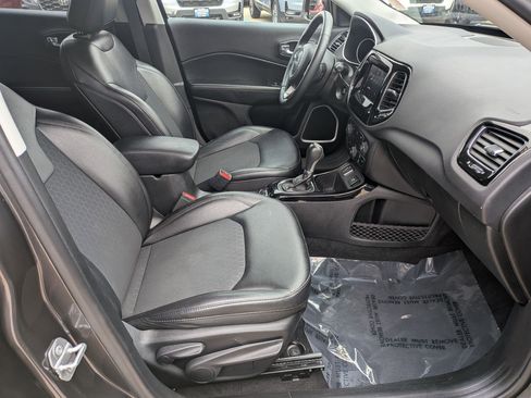 Used 2019 Jeep Compass Latitude image 27