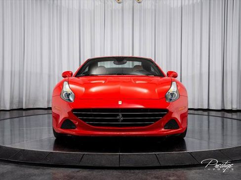 Used 2016 Ferrari California T RWD image 2