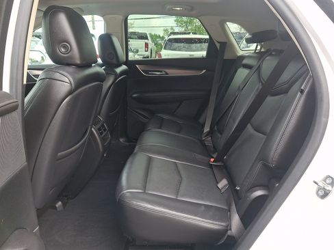 Used 2018 Cadillac XT5 Luxury w/ LPO, Black Ice Package AWD/4WD image 10