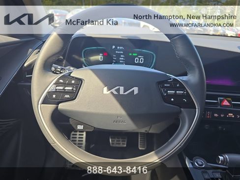 Used 2025 Kia Niro SX Touring FWD image 15