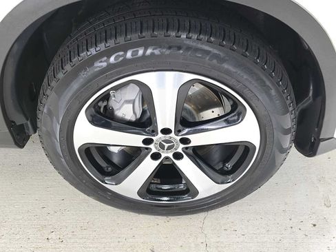 Used 2019 Mercedes-Benz GLC 350e 4MATIC image 9