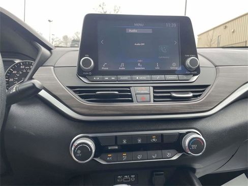 Used 2025 Nissan Altima 2.5 SV image 18