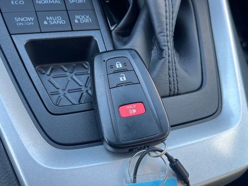 Used 2025 Toyota RAV4 XLE image 23