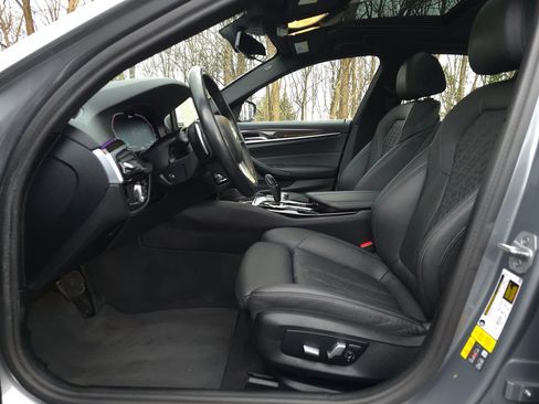 Used 2023 BMW 530e xDrive w/ Premium Package image 11