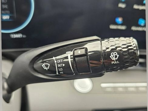 Used 2025 Hyundai Elantra SEL FWD image 16