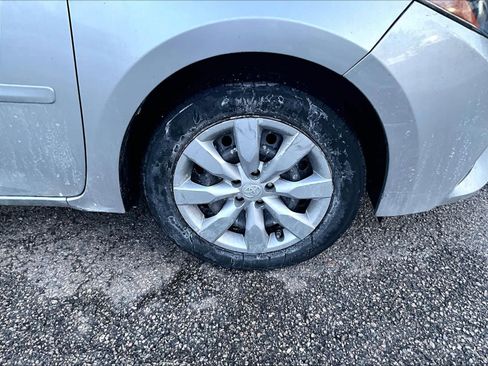 Used 2015 Toyota Corolla LE image 4