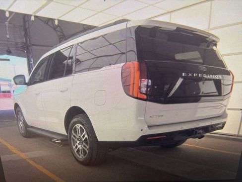 Used 2025 Ford Expedition Active image 21