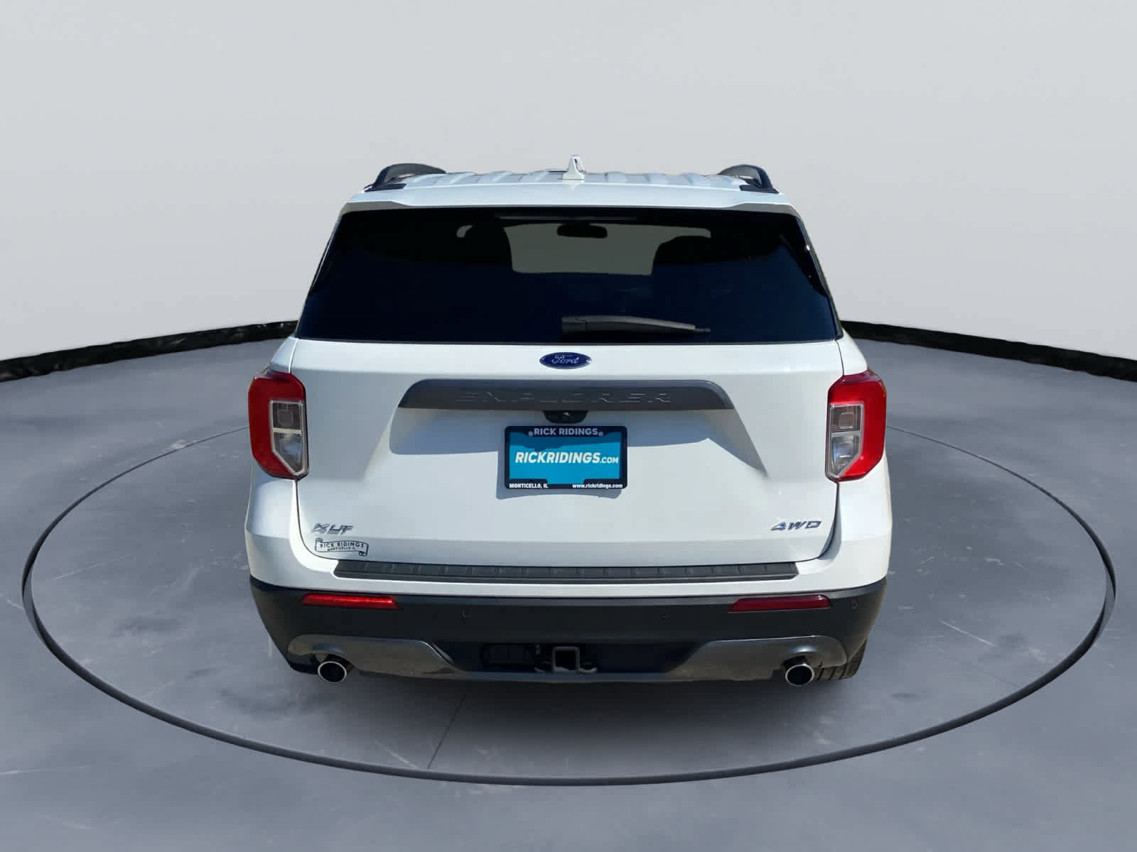 Used 2024 Ford Explorer XLT w/ Equipment Group 202A AWD/4WD image 6