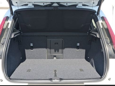 New 2026 Volvo XC40 B5 Plus w/ Protection Package Premier AWD/4WD image 17