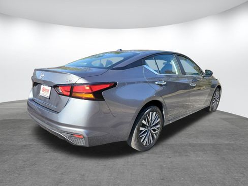 Used 2024 Nissan Altima 2.5 SV image 22