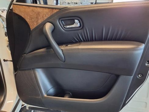 Used 2023 Nissan Armada SL w/ Captain's Chairs Package AWD/4WD image 13