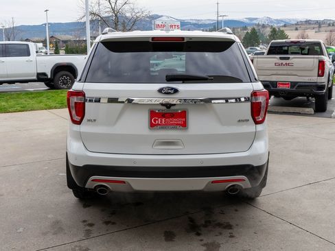 Used 2017 Ford Explorer XLT w/ Equipment Group 202A image 6
